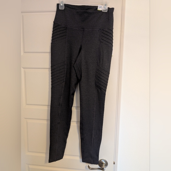 Old Navy Dark Grey Moto High-Waisted Elevate 7/8-Length Compression Leggings NWT - Picture 1 of 2